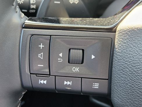 Used 2026 Nissan Rogue SL FWD image 23