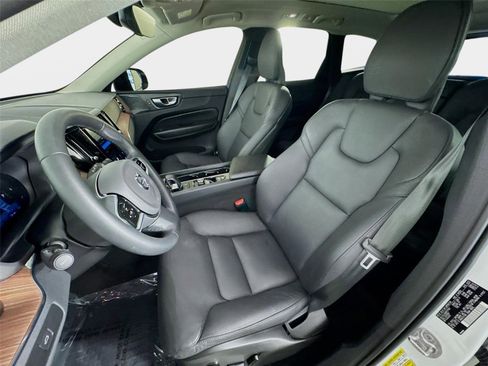 Used 2023 Volvo XC60 B5 Plus w/ Climate Package FWD image 11