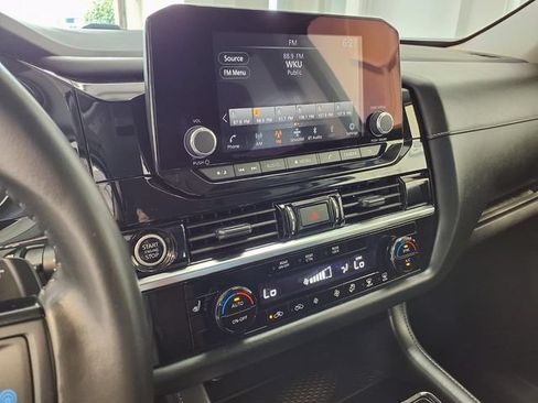 Used 2023 Nissan Pathfinder SV FWD image 11