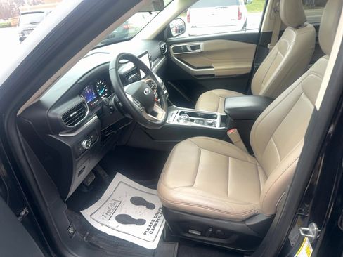 Used 2021 Ford Explorer XLT w/ Equipment Group 202A image 19