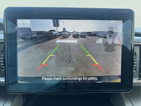 Used 2022 Ford Explorer XLT w/ Equipment Group 202A RWD image 32