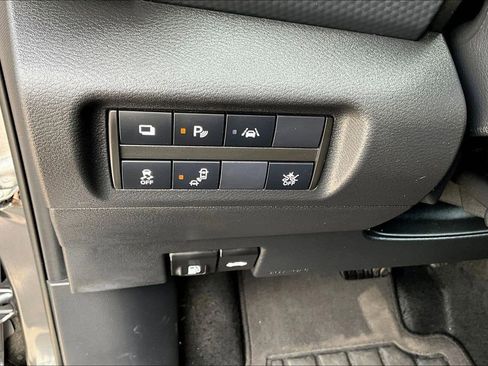 Used 2021 Nissan Kicks S image 17