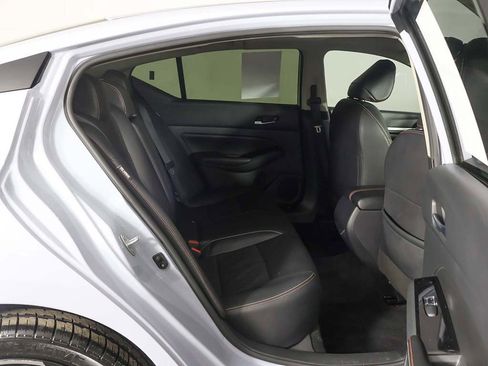 Used 2024 Nissan Altima 2.5 SR w/ SR Premium Package image 32