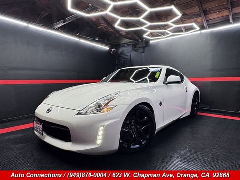 Used 2017 Nissan 370Z Coupe image 2