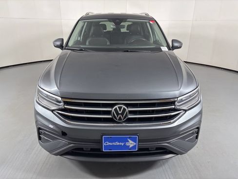 Used 2024 Volkswagen Tiguan SE AWD/4WD image 3