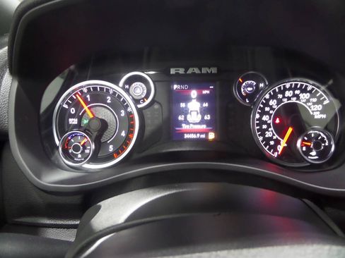 Used 2023 RAM 2500 Big Horn w/ Night Edition AWD/4WD image 6