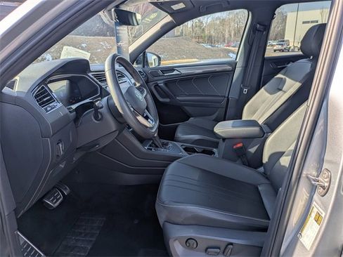 Certified 2023 Volkswagen Tiguan SE R-Line image 23