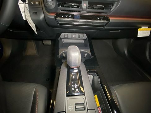 New 2025 Toyota Prius Plug-In Hybrid FWD image 11
