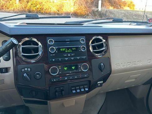 Used 2009 Ford F350 Lariat image 16