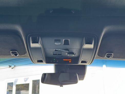 Used 2018 Cadillac Escalade Platinum AWD/4WD image 24