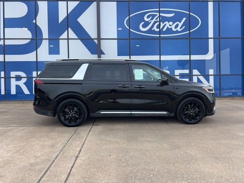 Used 2022 Kia Carnival SX image 8