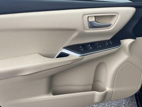 Used 2017 Toyota Camry LE FWD image 14
