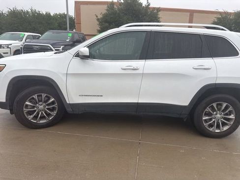 Used 2020 Jeep Cherokee Latitude Plus w/ Cold Weather Group image 5