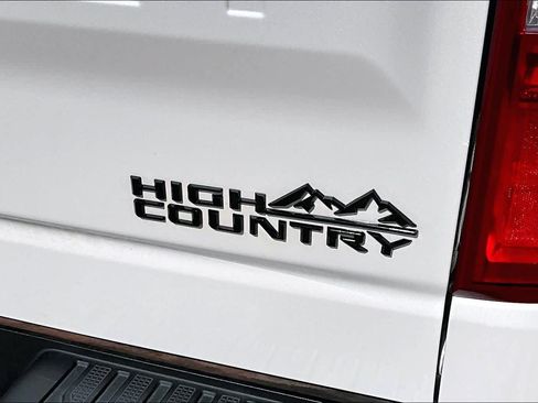 Used 2022 Chevrolet Silverado 1500 High Country w/ Technology Package AWD/4WD image 9