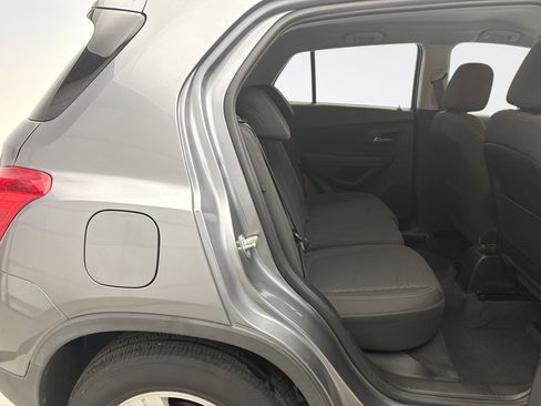 Used 2020 Chevrolet Trax LS image 17
