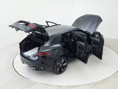 Certified 2025 Jaguar F-PACE SVR image 16