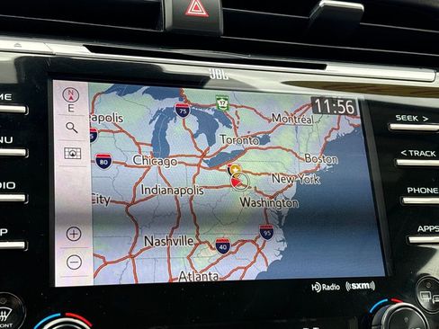 Used 2020 Toyota Camry XLE w/ Sunroof Package image 13