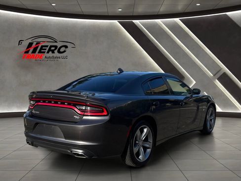 Used 2015 Dodge Charger R/T RWD image 4