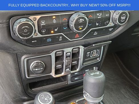 Used 2025 Jeep Wrangler Unlimited Sahara AWD/4WD image 15