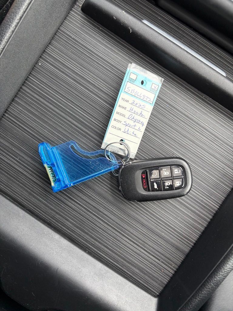 Used 2025 Honda Odyssey Sport-L image 46