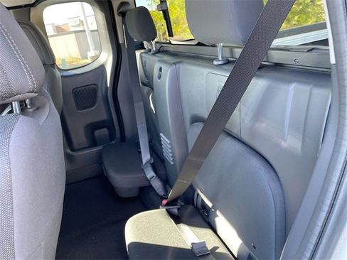 Used 2024 Nissan Frontier SV w/ SV Convenience Package image 11