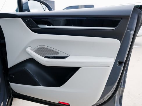 New 2025 Porsche Macan 4S Electric image 27