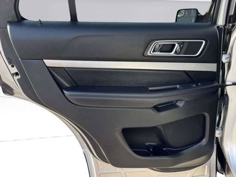 Used 2017 Ford Explorer XLT FWD image 27