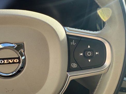 Used 2022 Volvo S60 B5 Momentum w/ Premium Package image 9