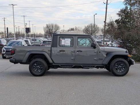 Used 2023 Jeep Gladiator Sport image 2