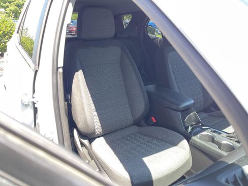Used 2024 Chevrolet Equinox LT FWD image 32