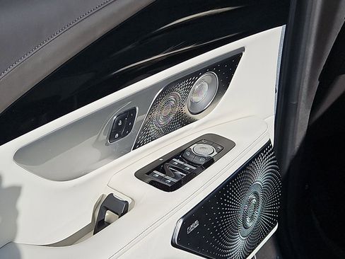 Used 2025 Lincoln Nautilus Black Label image 18