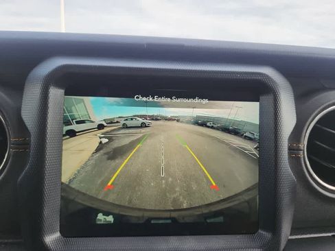 Used 2023 Jeep Wrangler Unlimited Sahara image 22