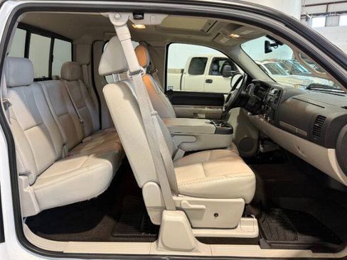 Used 2009 Chevrolet Silverado 1500 LT w/ Power Pack Plus AWD/4WD image 18