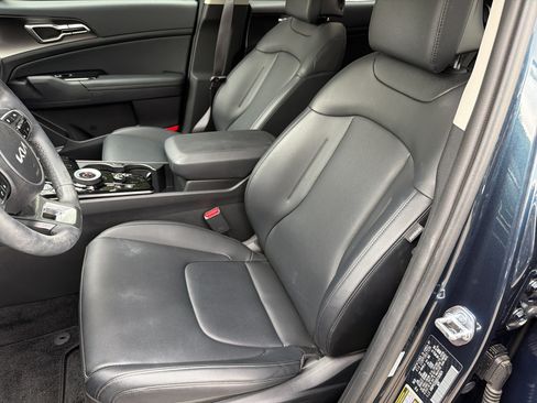 Certified 2025 Kia Sportage EX w/ EX Premium Package AWD/4WD image 16