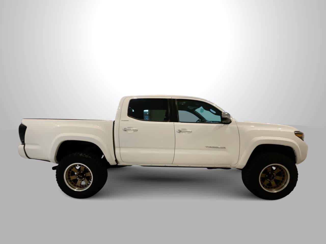 Used 2020 Toyota Tacoma Limited AWD/4WD image 9