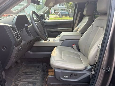 Used 2018 Ford Expedition Limited w/ Equipment Group 302A AWD/4WD image 8