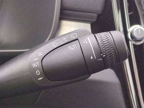 New 2026 Volvo XC40 B5 Ultra w/ Protection Package Premier image 26