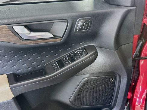 Used 2020 Ford Escape Titanium AWD/4WD image 18