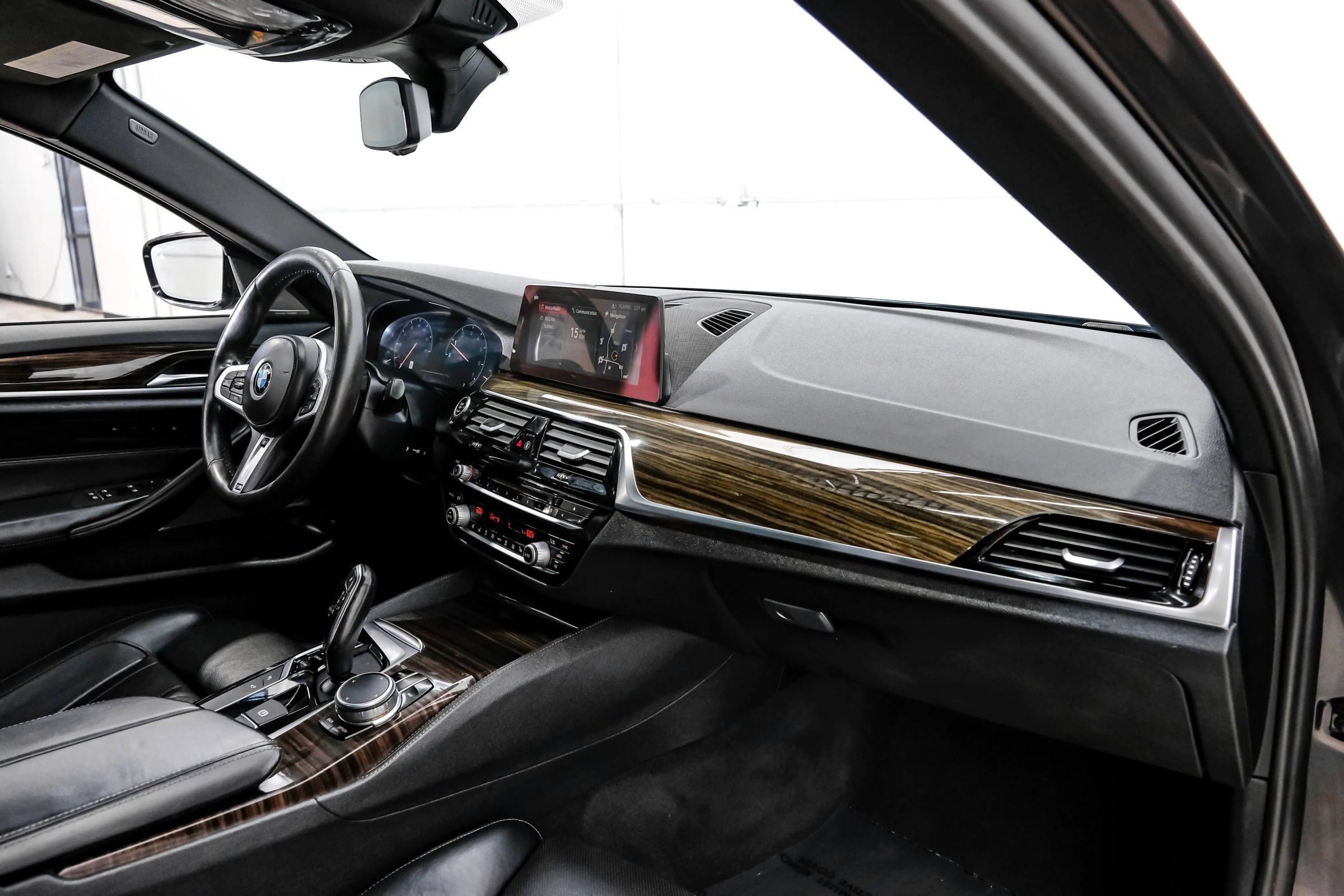 Used 2019 BMW 540i w/ M Sport Package RWD image 19