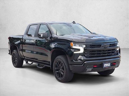 Used 2025 Chevrolet Silverado 1500 LT Trail Boss w/ LT Trail Boss Premium Package AWD/4WD image 3