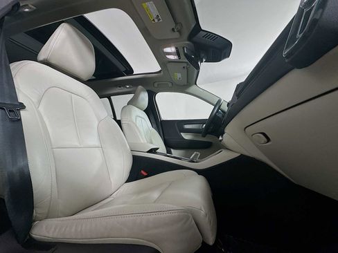 Used 2023 Volvo XC40 B5 Ultimate w/ Protection Package Premier image 27
