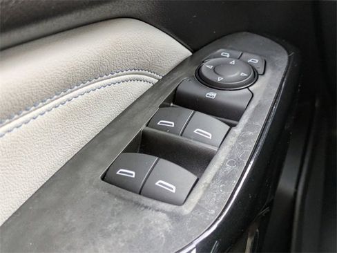 Used 2025 Chevrolet Trax LT w/ LT Convenience Package image 26