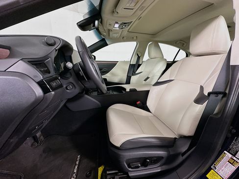 Used 2025 Lexus ES 300h w/ Premium Package image 22