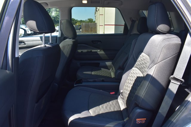 Used 2025 Nissan Pathfinder SV w/ SV Premium Package AWD/4WD image 15