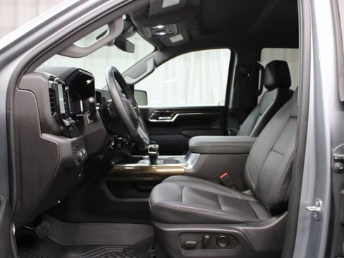 Used 2024 Chevrolet Silverado 1500 LT Trail Boss image 9