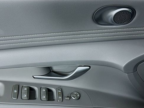 Certified 2023 Hyundai Elantra SEL w/ Convenience Package image 17