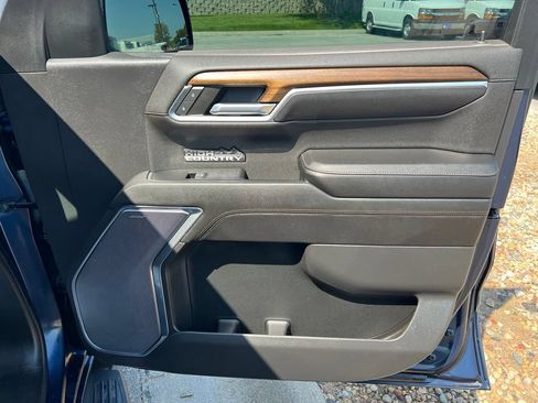 Used 2023 Chevrolet Silverado 1500 High Country w/ High Country Premium Package AWD/4WD image 28