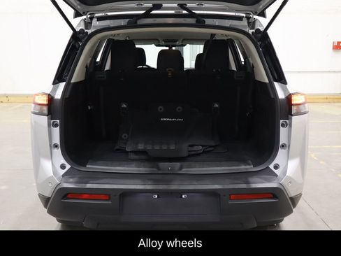 Used 2024 Nissan Pathfinder SV image 14