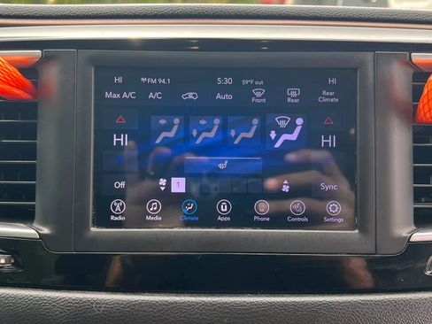 Used 2018 Chrysler Pacifica Touring-L FWD image 31