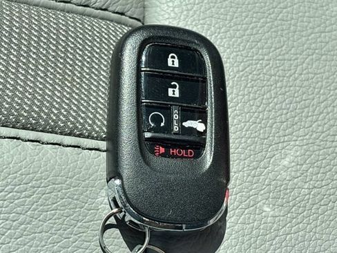 Used 2025 Honda Pilot EX-L image 41